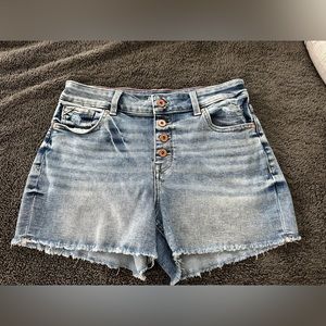 Maurice’s Edgely jean shorts size 10